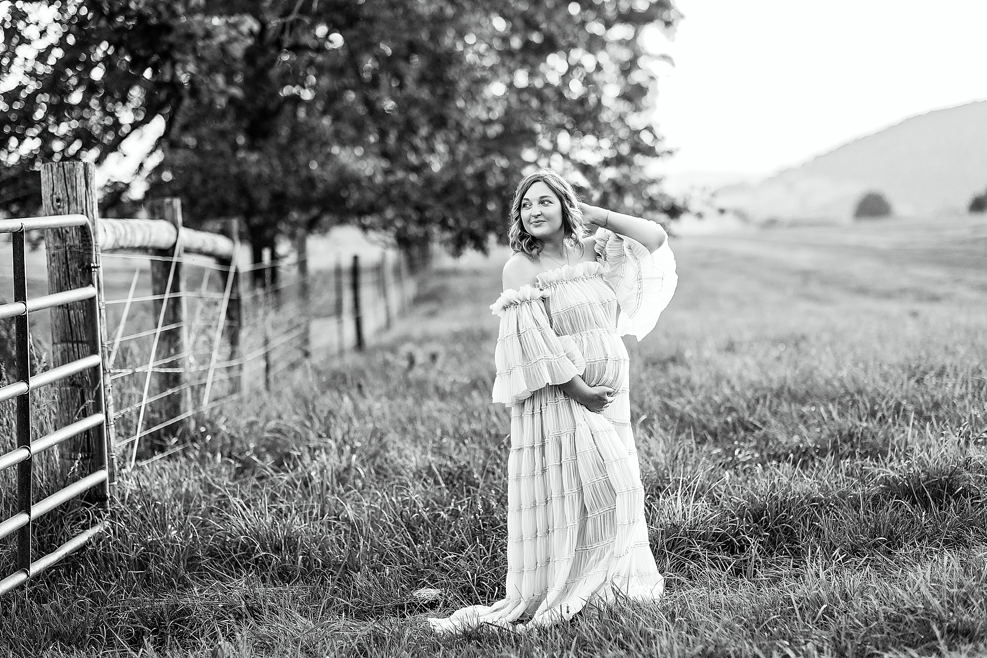 Maternity portraits in black and white