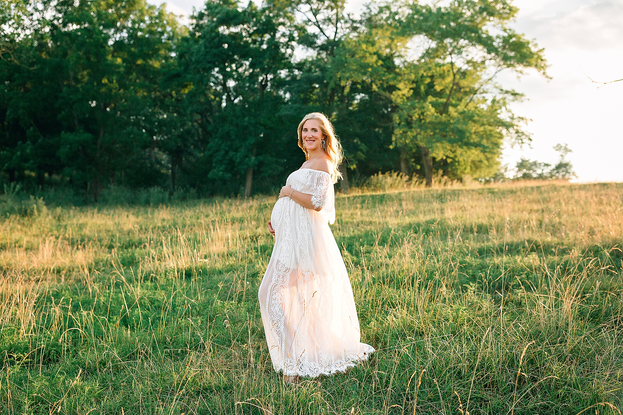 Pregnant mom in a field in Harrisonburg Kline Chiropractic