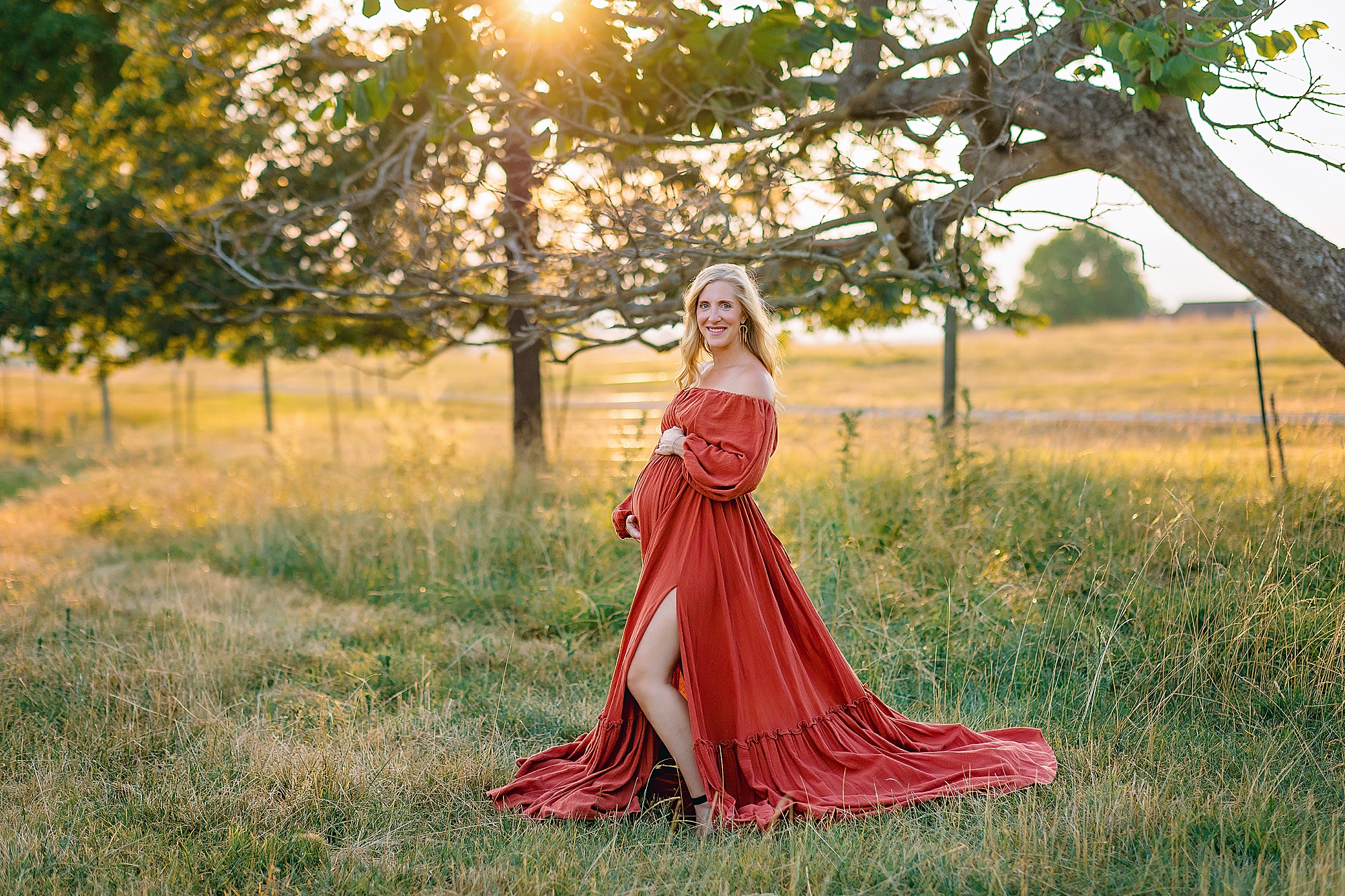 Pregnant mom in a field in Harrisonburg Kline Chiropractic