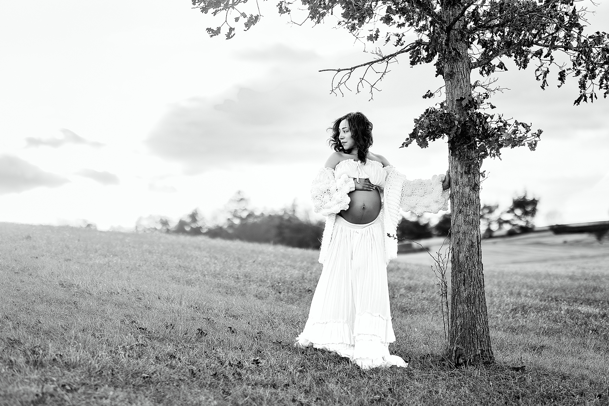 Black and white maternity photo in Harrisonburg