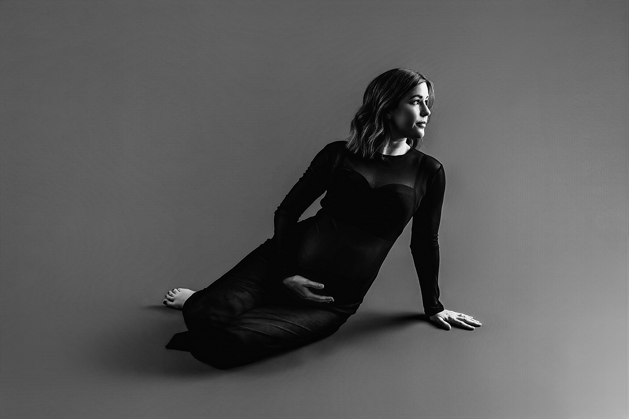 Pregnant woman in black and white maternity portraits Harrisonburg